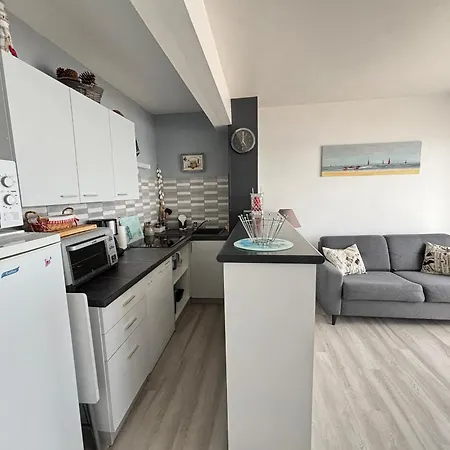 Apartment 2 Chambres, Parking Privatif, Proche - Fr-1-197-548 *